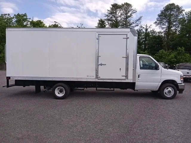 New 2026 Oxford White Ford E-450 DRW image 2