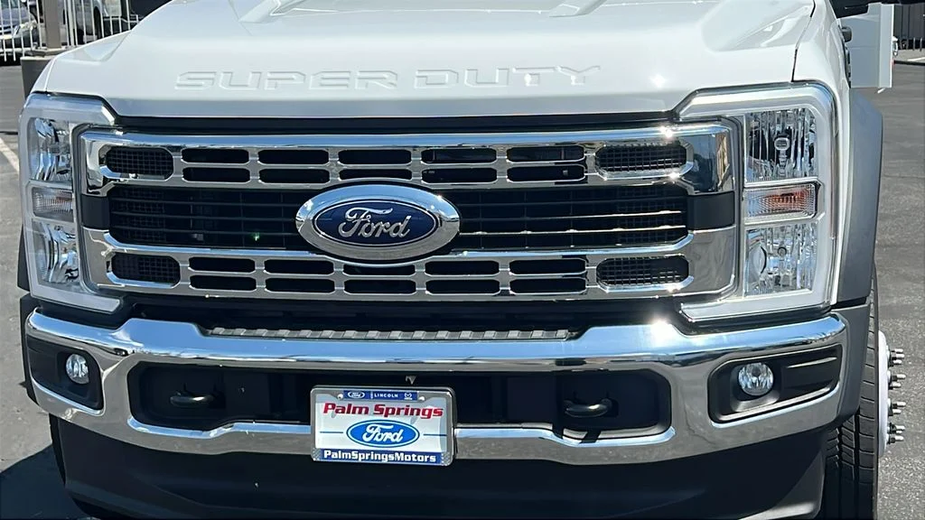 New 2024 Oxford White Ford F-450® XL image 3