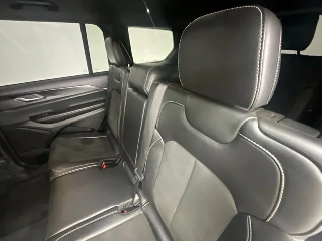 Used 2023 White Jeep Altitude image 6