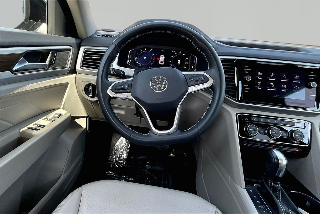 Used 2022 Gray Volkswagen 3.6L V6 SE w/Technology image 8