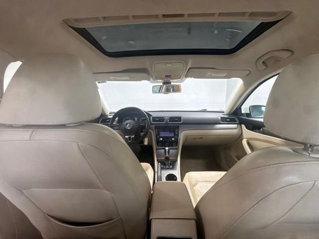 Used 2014 White Volkswagen 2.5 SE image 18