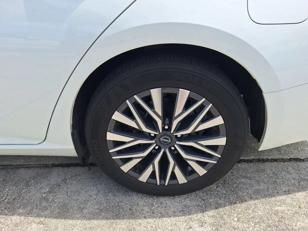 Used 2024 White Nissan 2.5 SV image 25