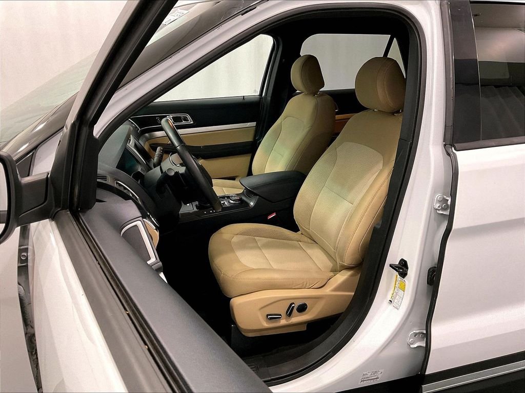Used 2016 Oxford White Ford XLT image 10