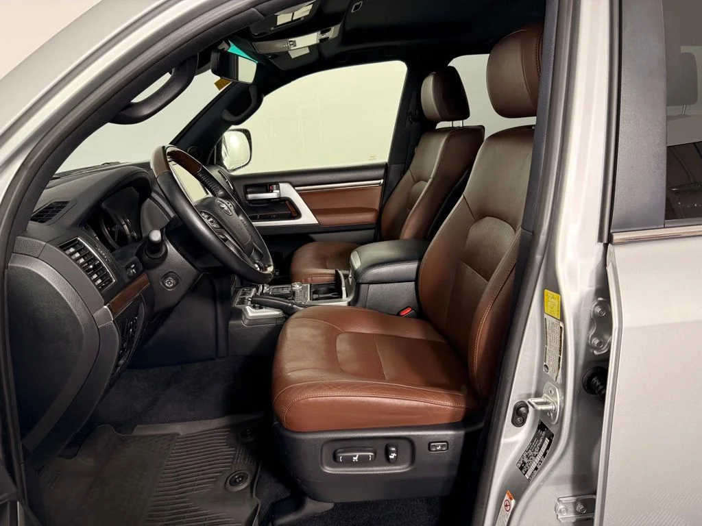 Used 2016 Silver Toyota Base image 17