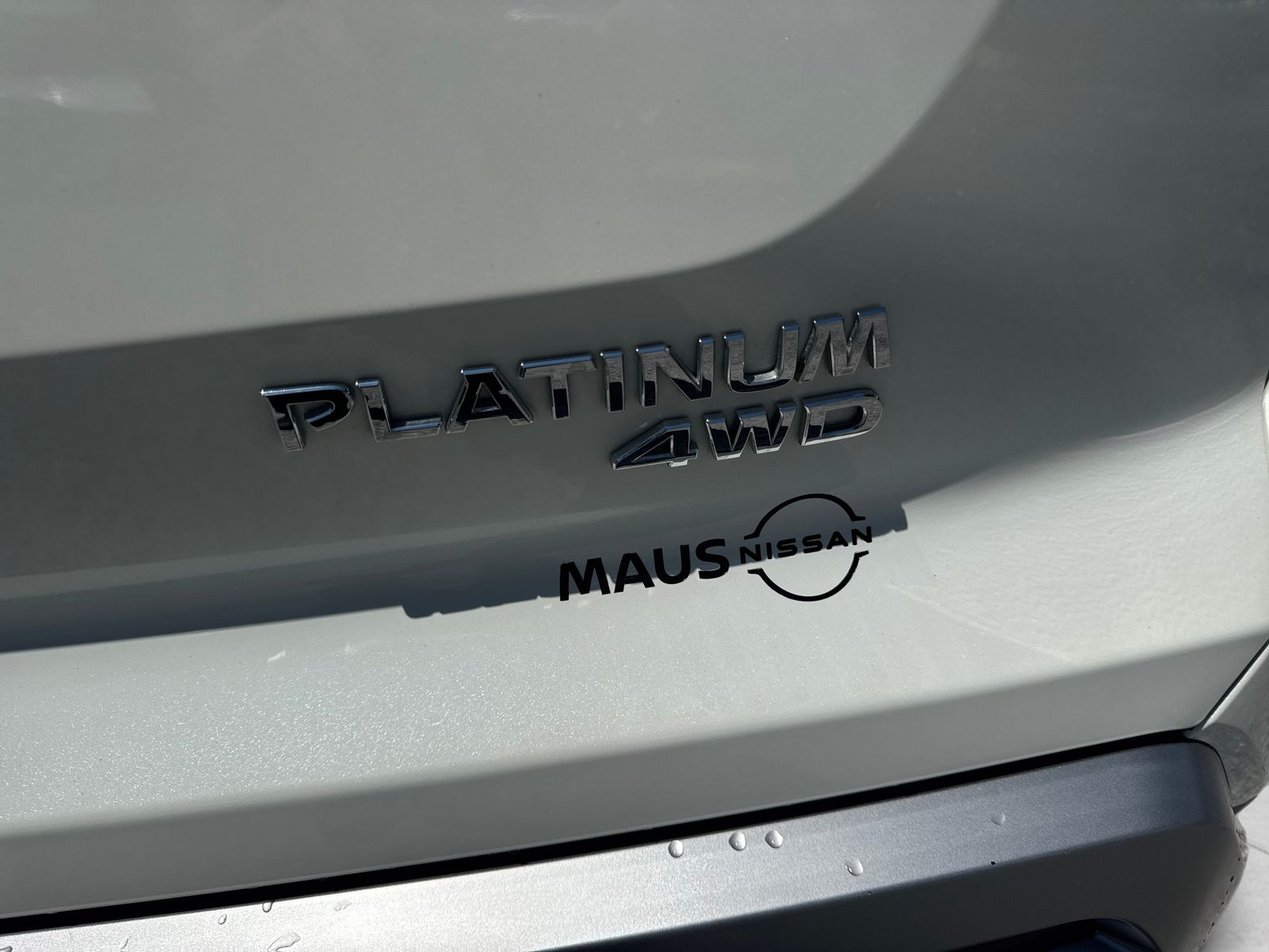 Used 2023 Pearl White Nissan Platinum image 9