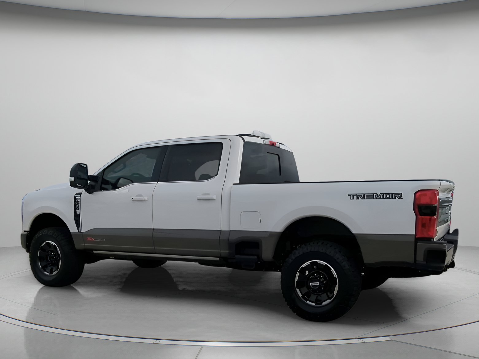 New 2026 Star White Metallic Tri-Coat Ford F-250® King Ranch® image 16
