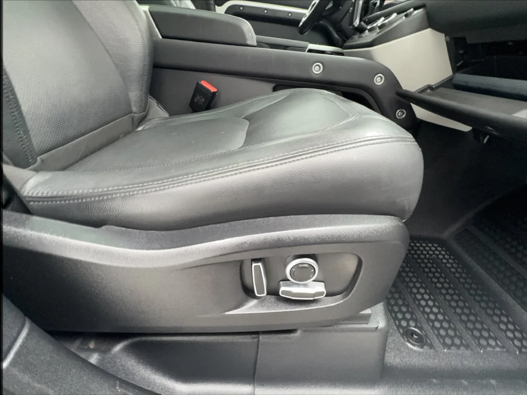 Used 2023 White Land Rover SE image 35