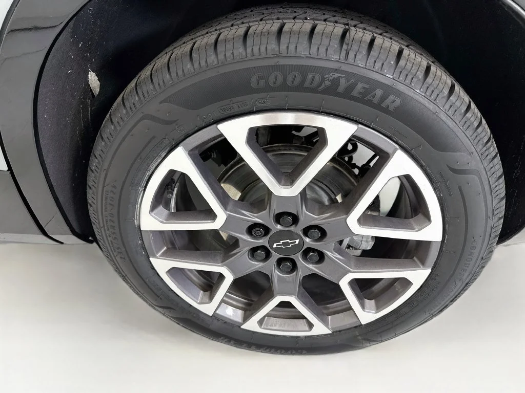 Used 2023 Gray Chevrolet RS image 30