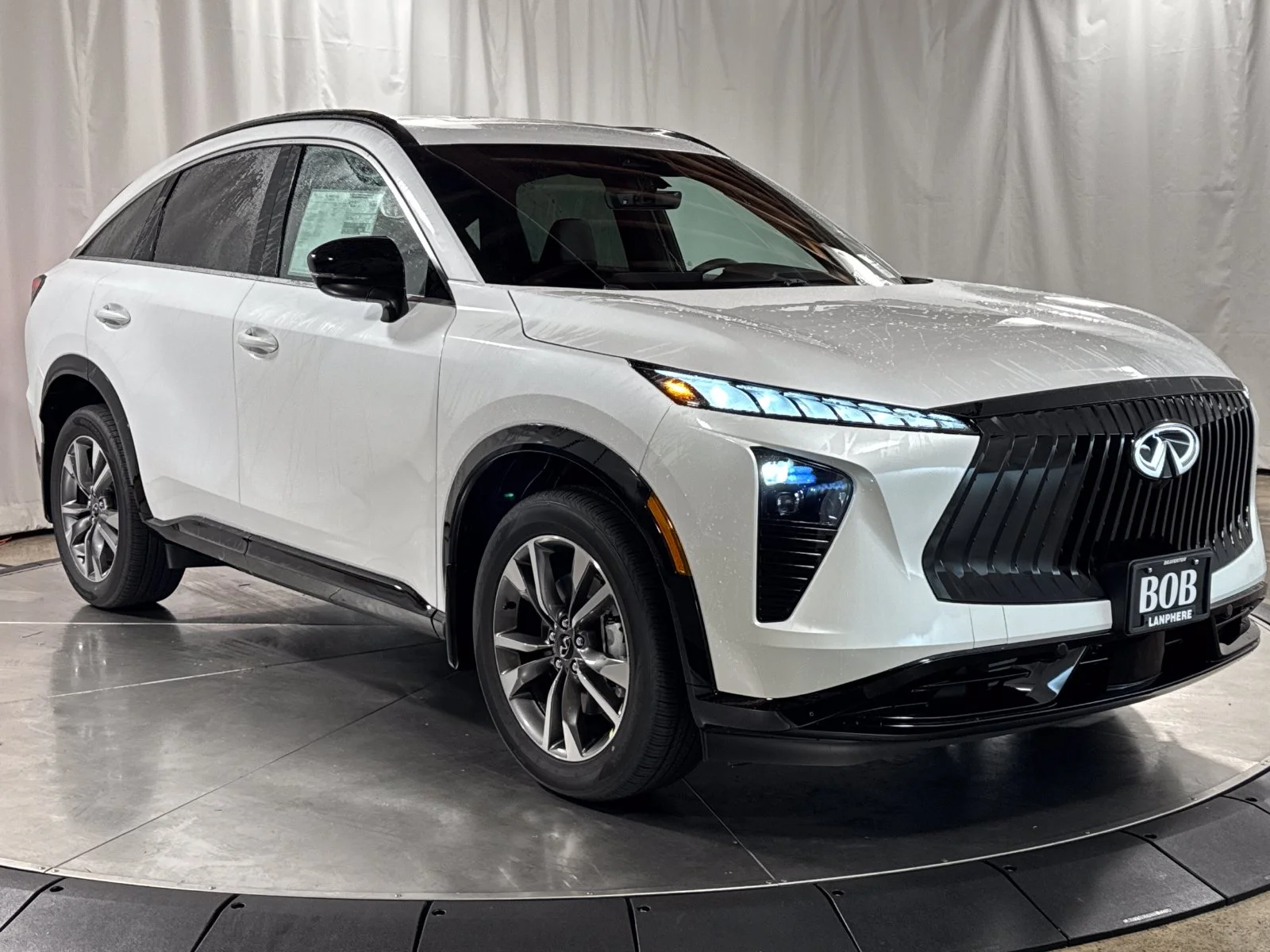 New 2027 RADIANT WHITE INFINITI Luxe AWD image 7