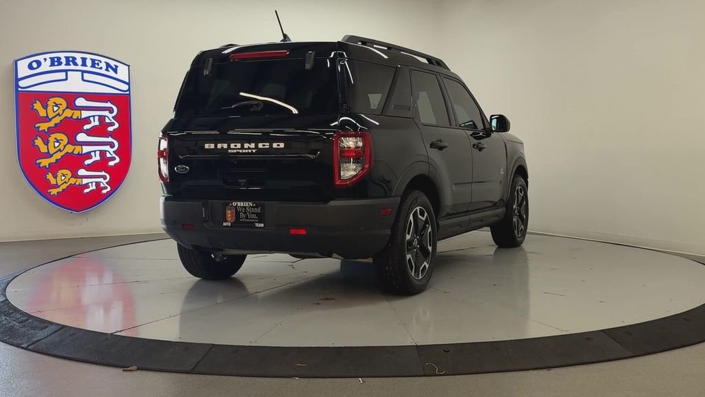 Used 2022 Shadow Black Ford Outer Banks image 5