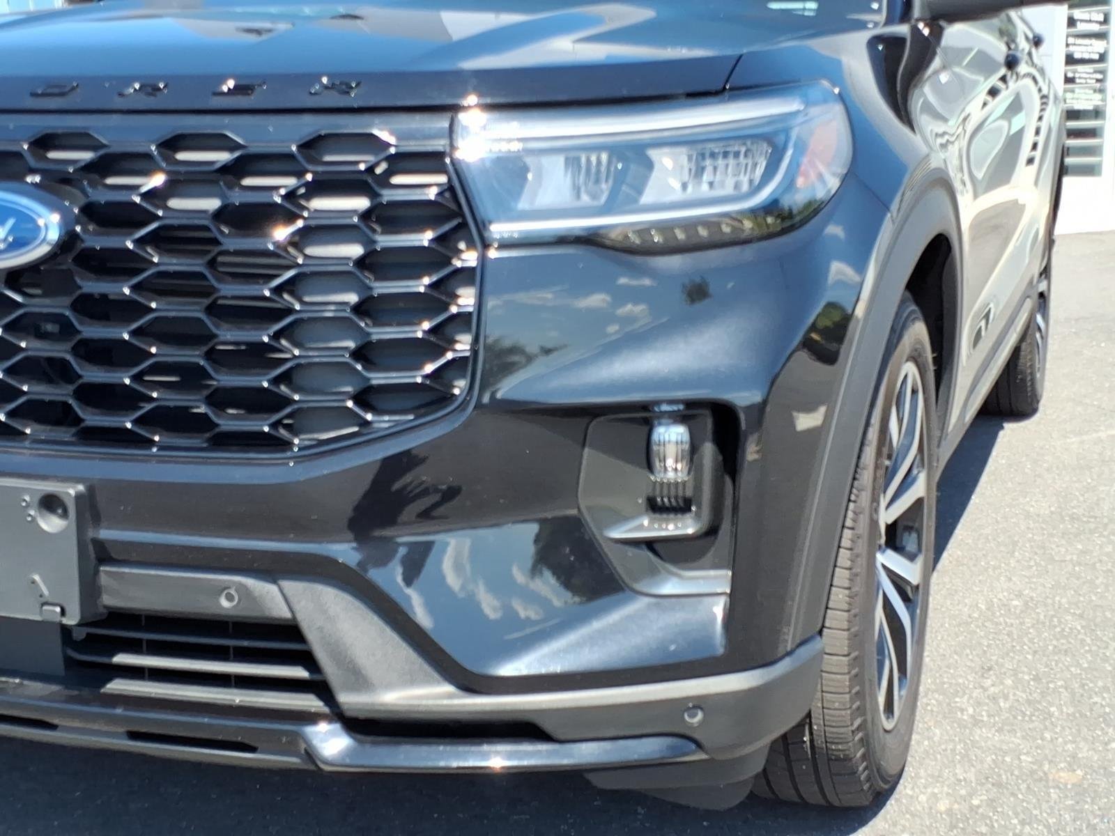 Used 2025 Agate Black Metallic Ford ST-Line image 15