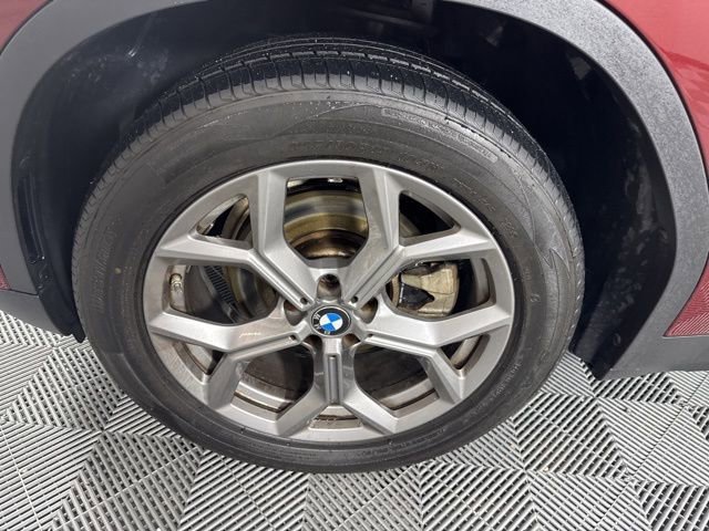 Used 2022  BMW xDrive30i image 9