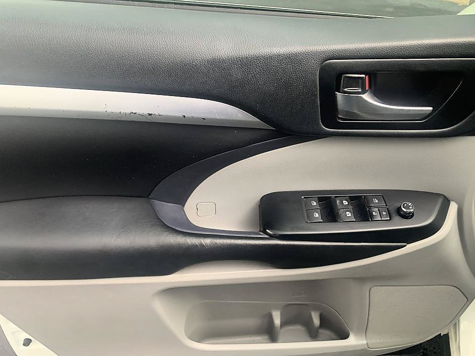 Used 2019 Blizzard Pearl Toyota XLE image 9
