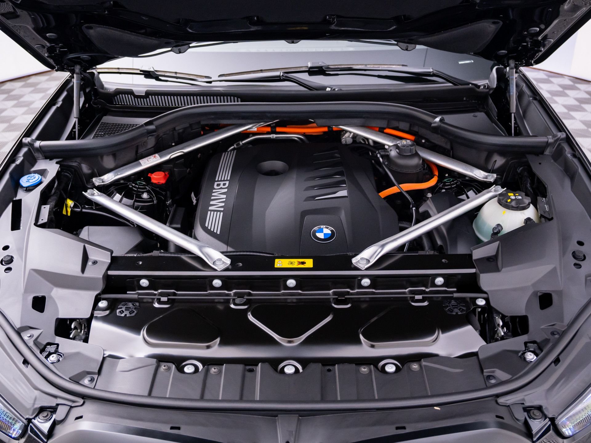 New 2026 Black Sapphire Metallic BMW xDrive50e image 32