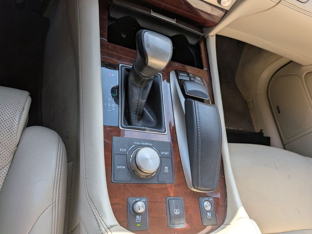 Used 2013  Lexus 460 image 20