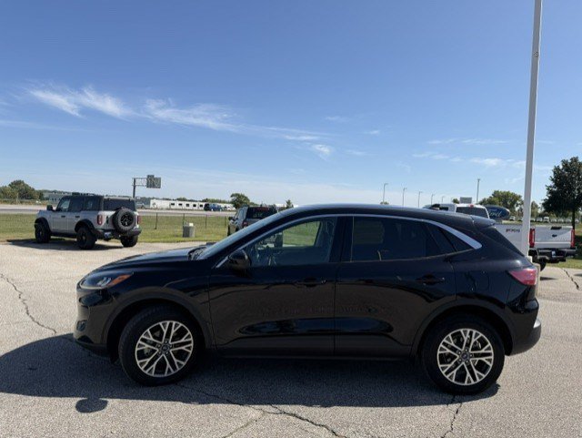 Used 2022 Black Metallic Ford SEL image 4