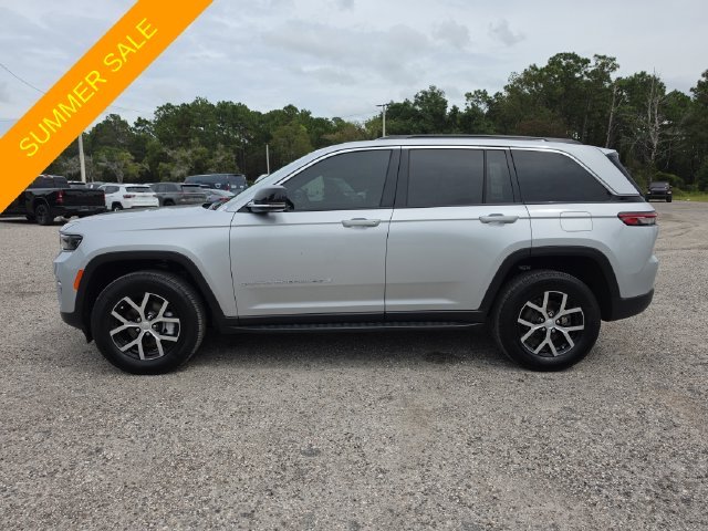 Certified Used 2025 Silver Jeep Limited image 5