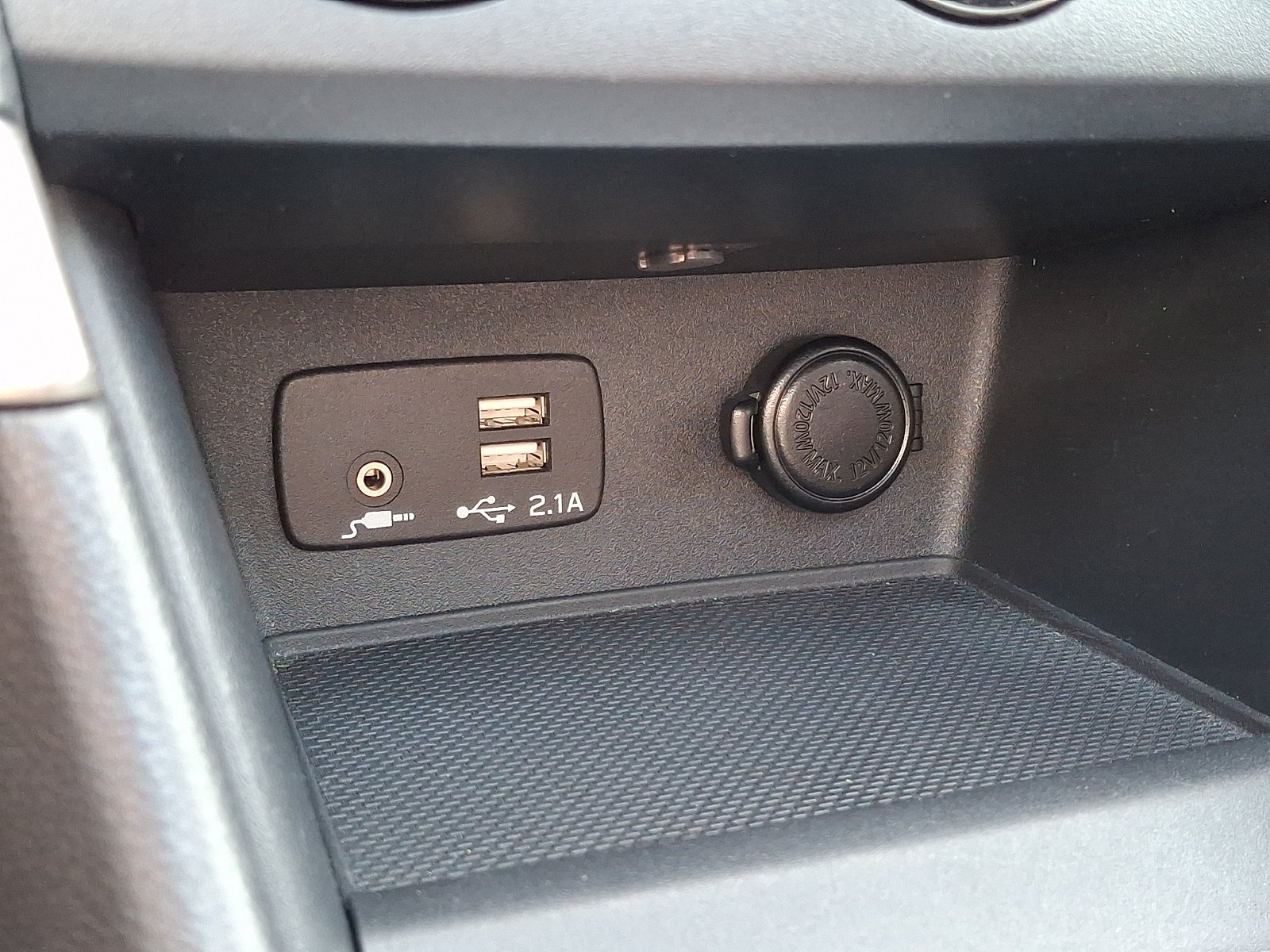 Used 2020 Magnetite Gray Metallic Subaru Premium image 24