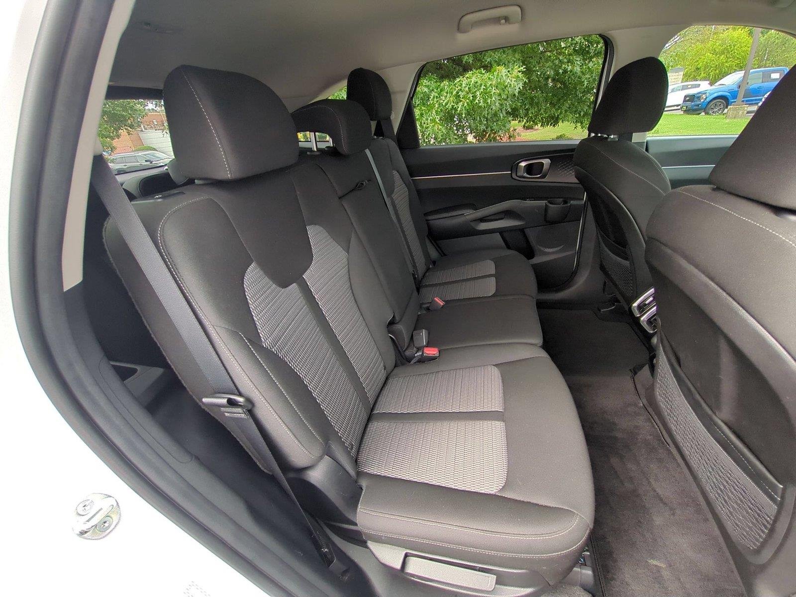 Used 2023 Glacial White Pearl Kia LX image 34