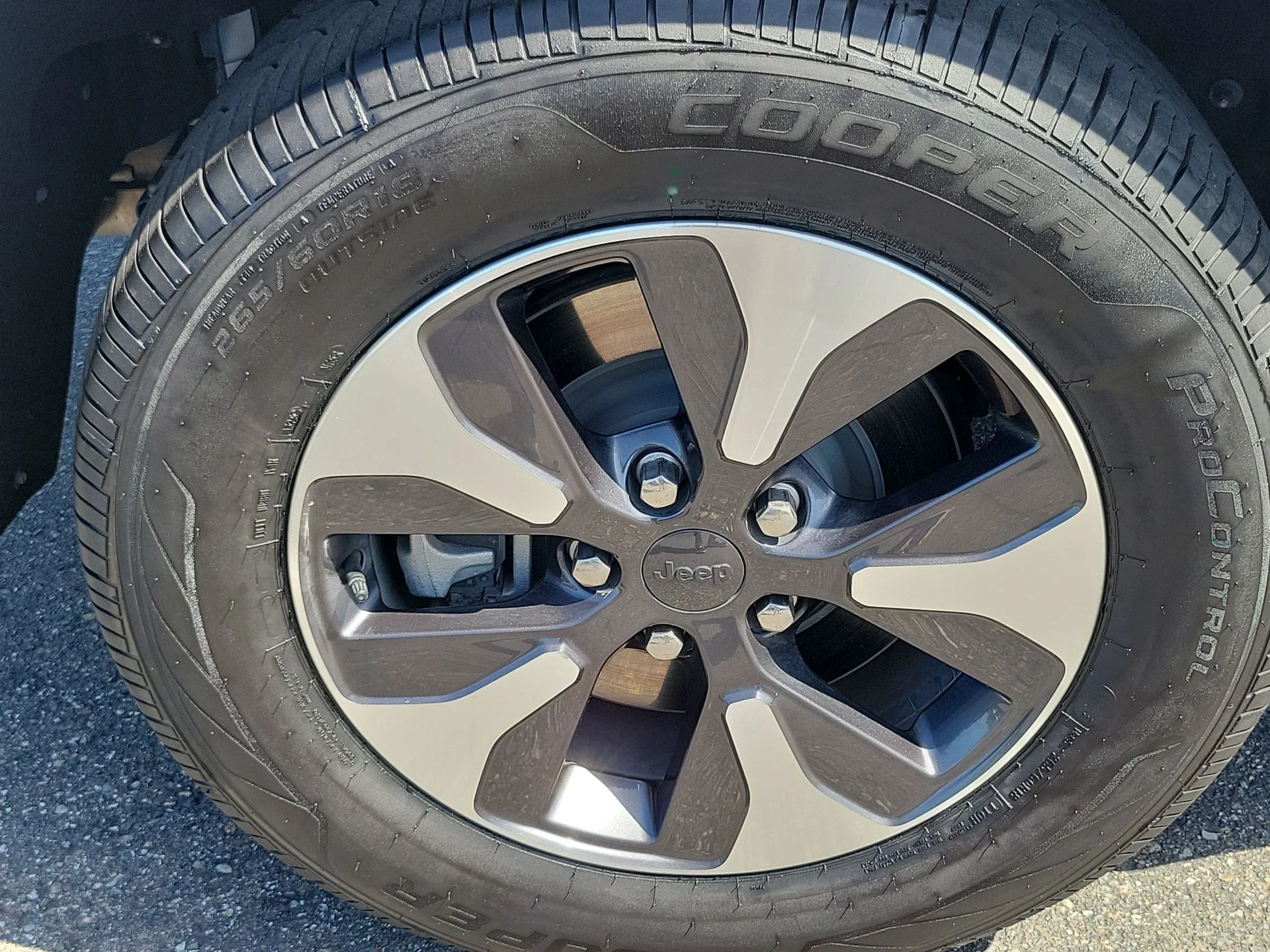 Used 2024 White Jeep 4xe image 23