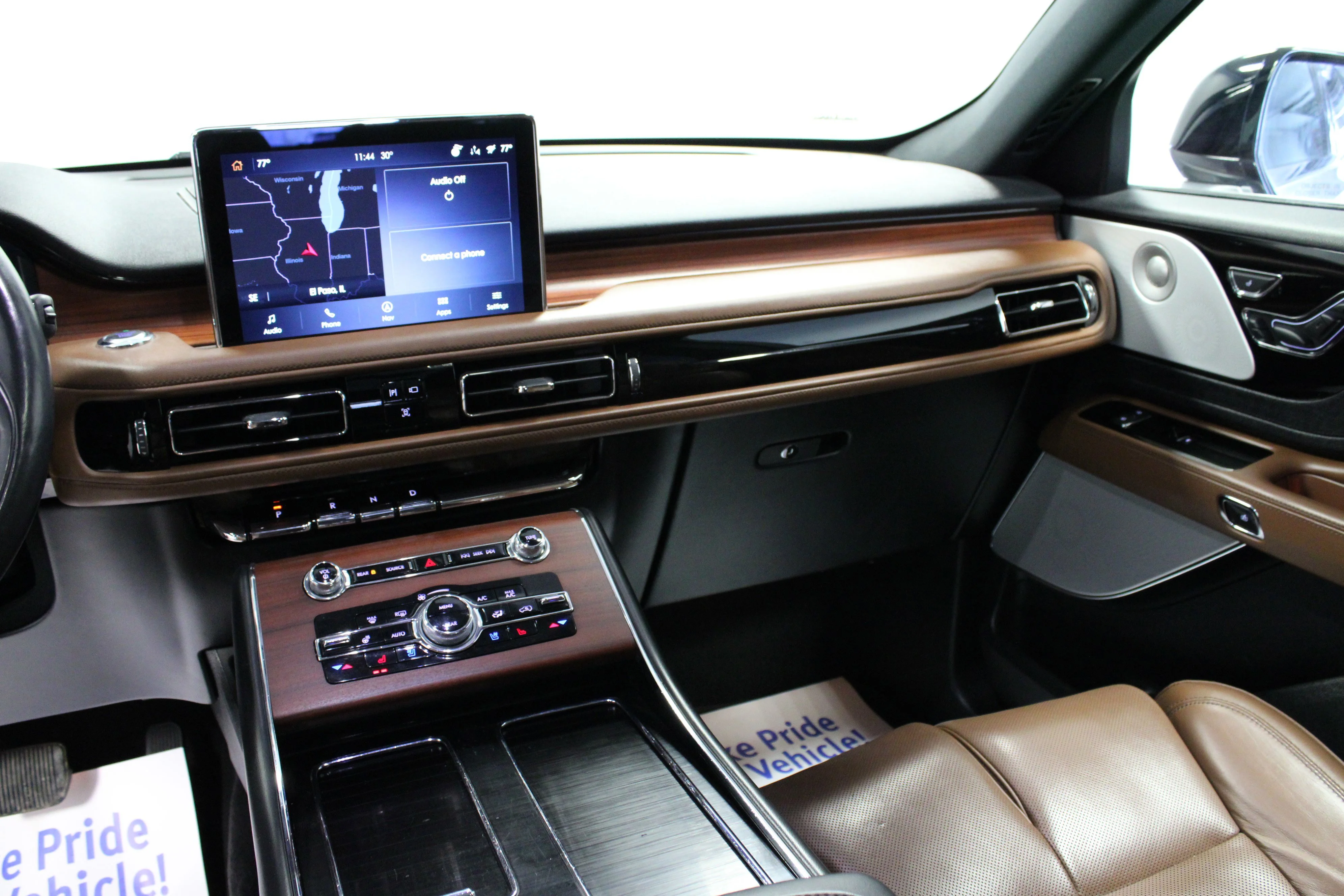 Used 2022 Radiance Metallic Lincoln Reserve image 20