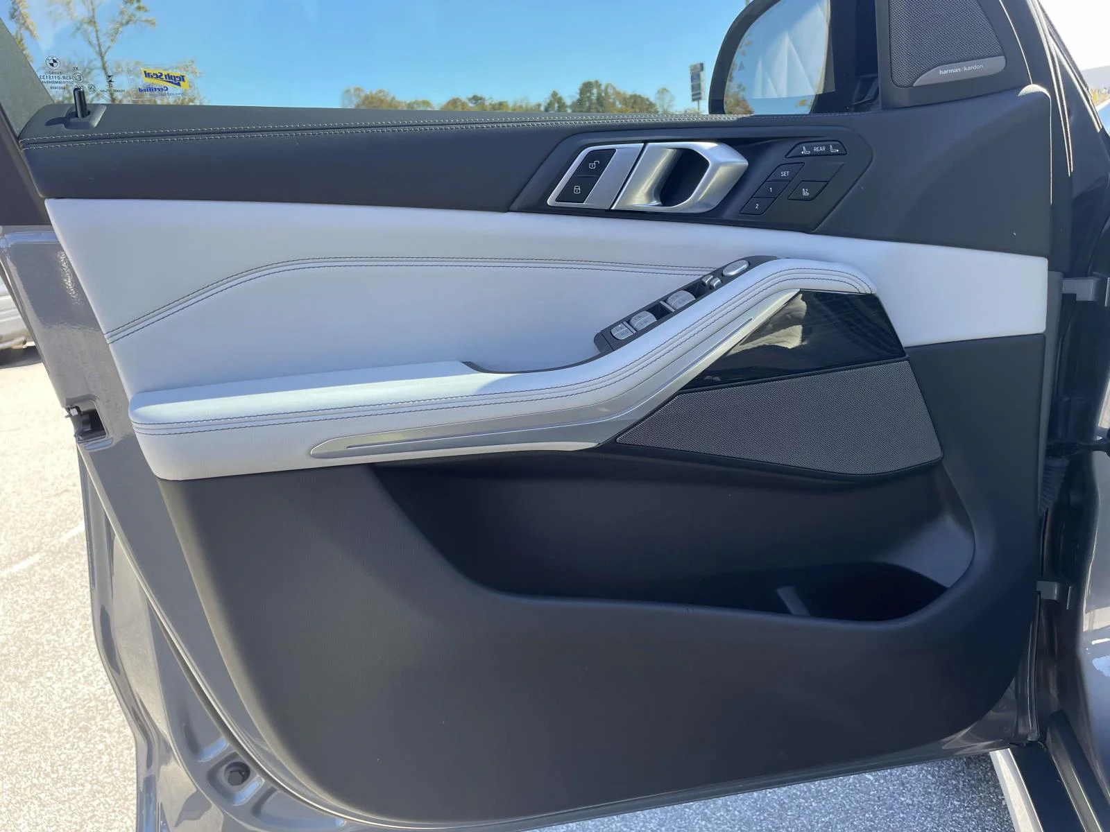 Used 2023 Skyscraper Grey Metallic BMW xDrive40i image 7