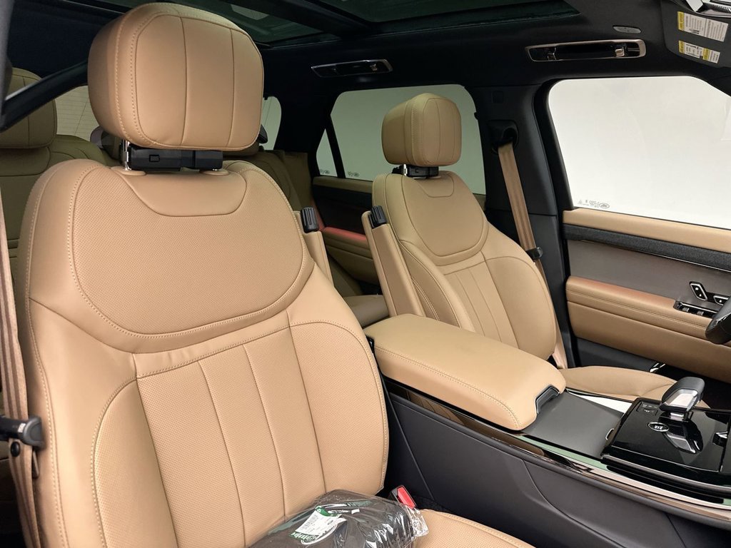 New 2027 Santorini Black Land Rover SE image 6