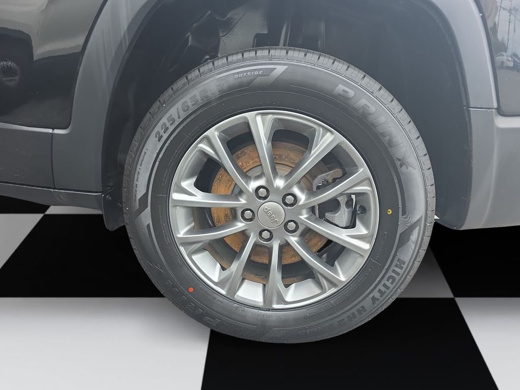 Used 2020 Black Jeep Latitude Plus image 14