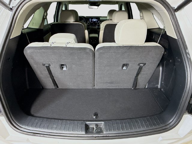 Used 2023 Snow White Pearl Kia SX Prestige image 31