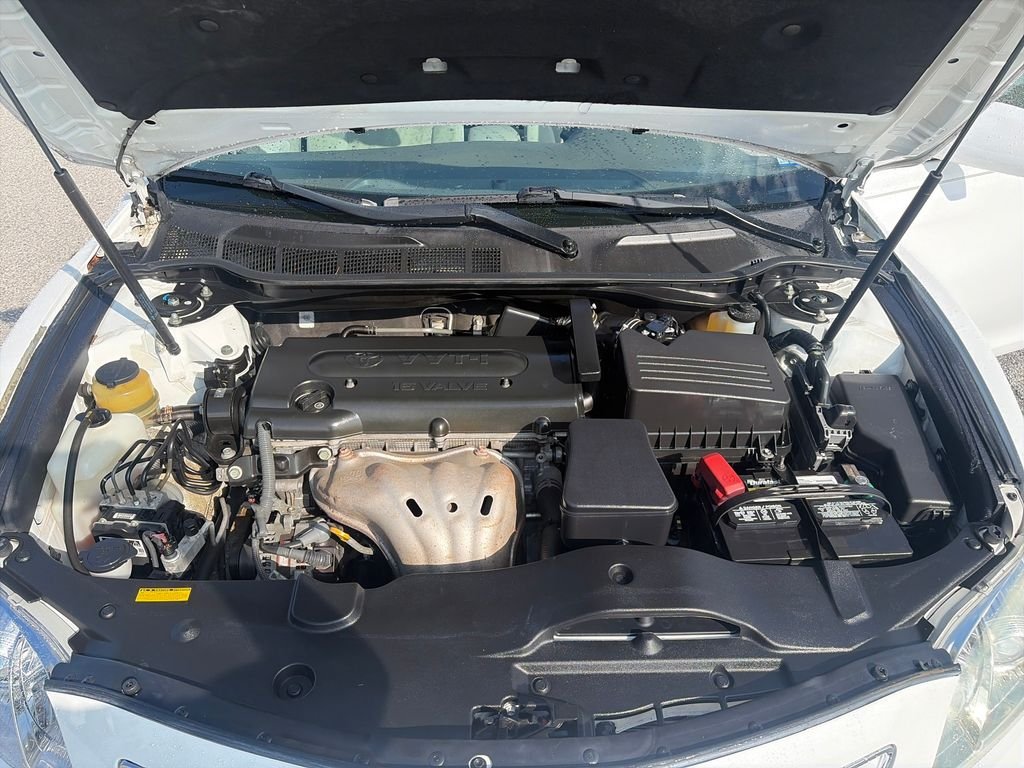 Used 2009 Super White Toyota  image 20