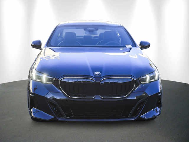Used 2026 Carbon Black Metallic BMW 530i image 2