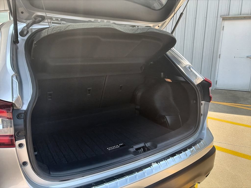 Used 2020 Silver Nissan S FWD Xtronic CVT image 27