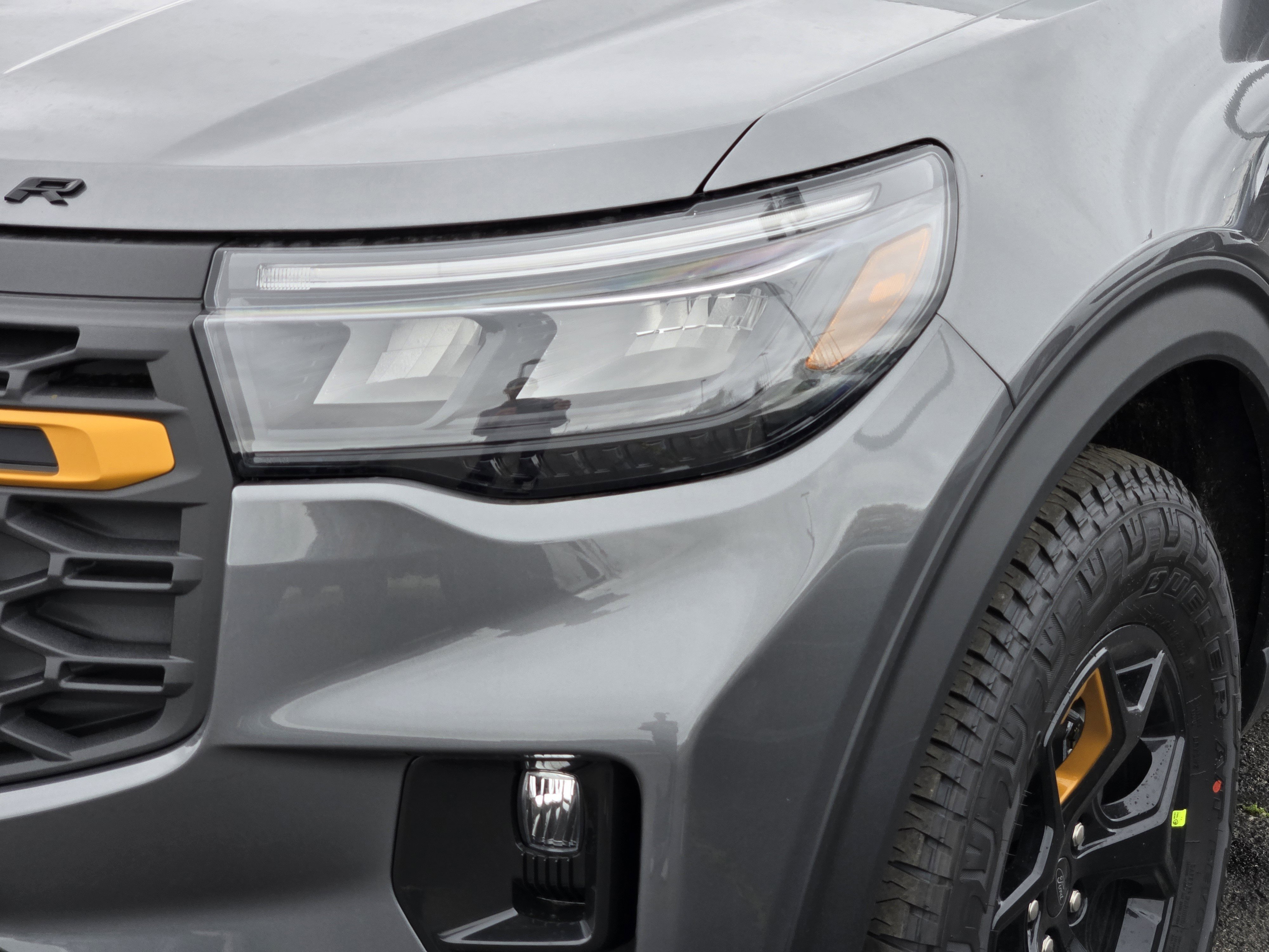 New 2026 Carbonized Gray Metallic Ford Tremor image 5