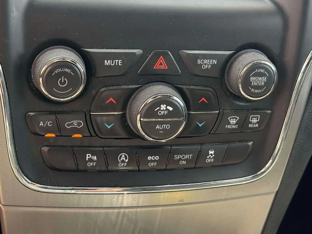 Used 2020 White Jeep Laredo E image 25