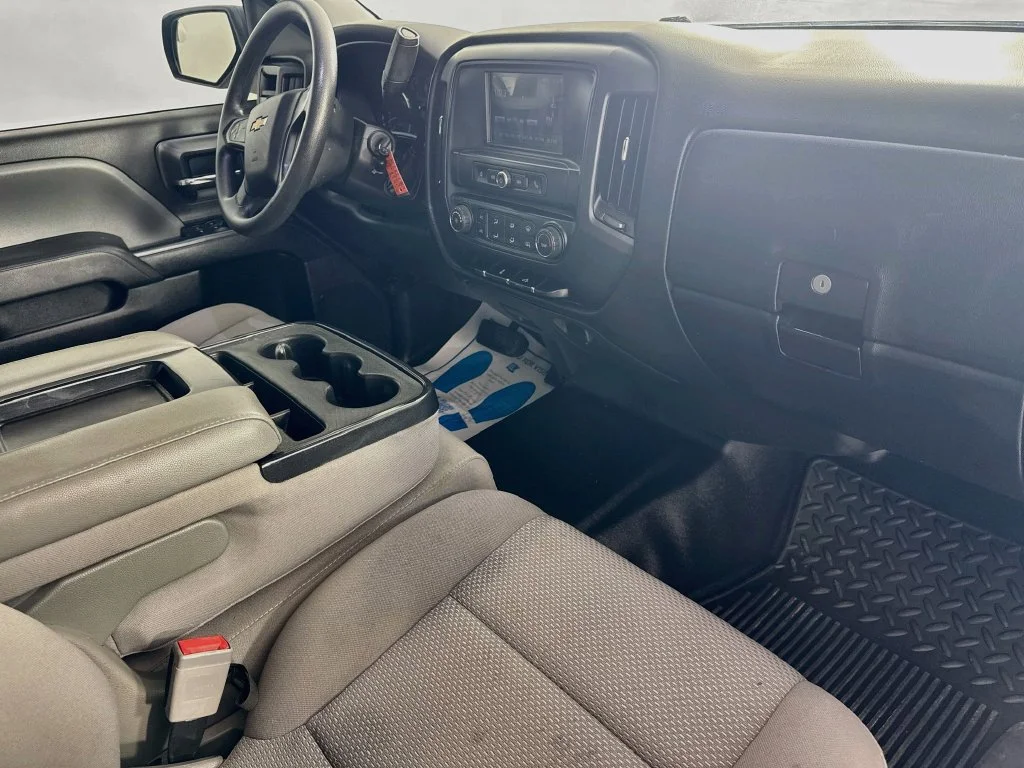 Used 2018 Black Chevrolet Custom image 32