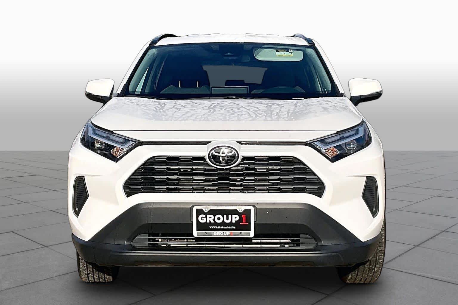 Used 2025 Ice Cap Toyota XLE image 4