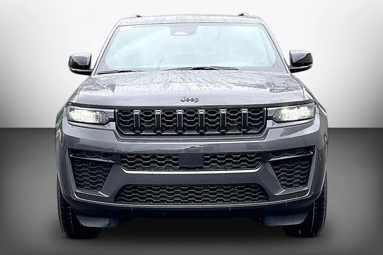 New 2026 Baltic Gray Metallic Clearcoat Jeep Altitude image 3