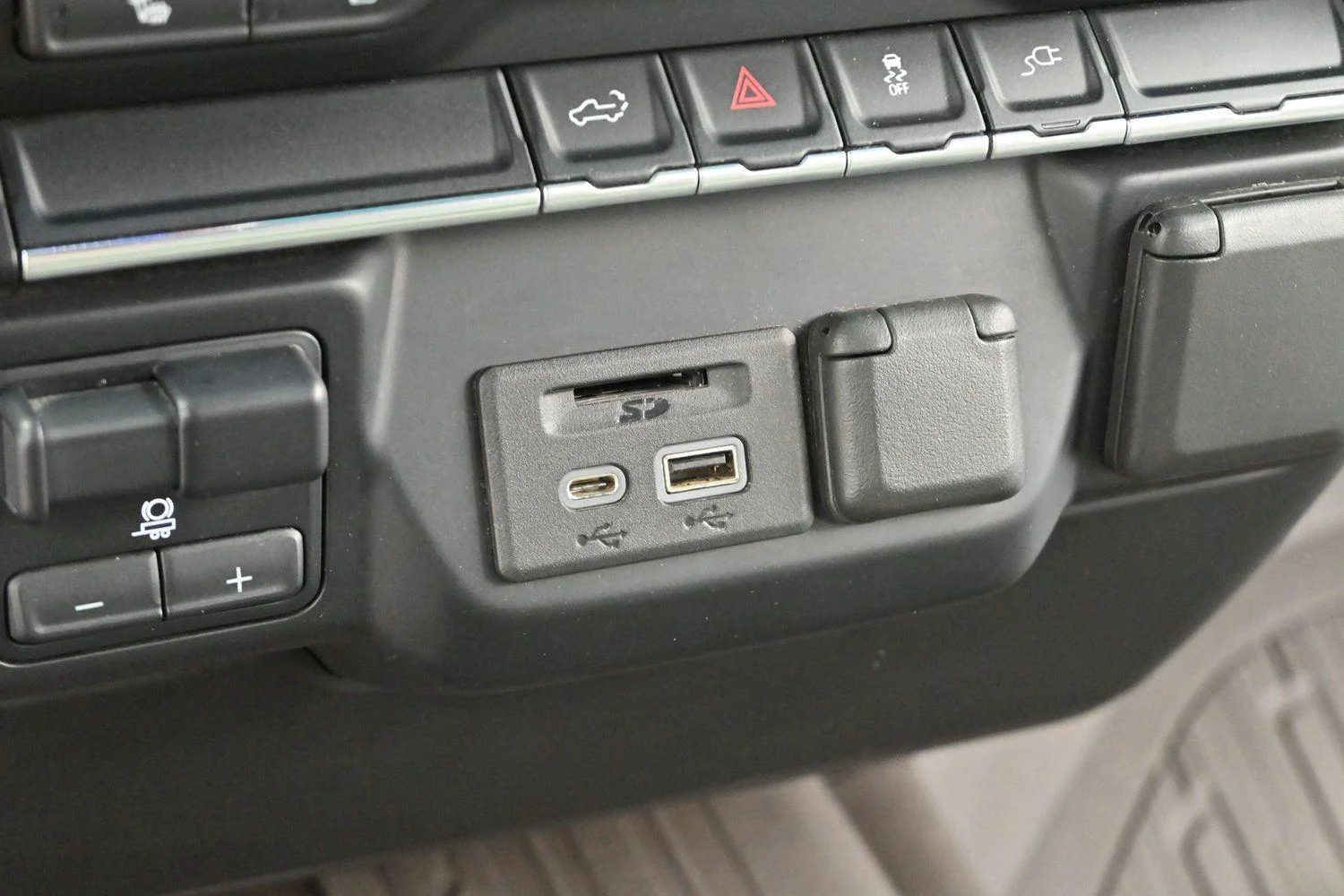 Used 2022 Summit White GMC SLT image 26