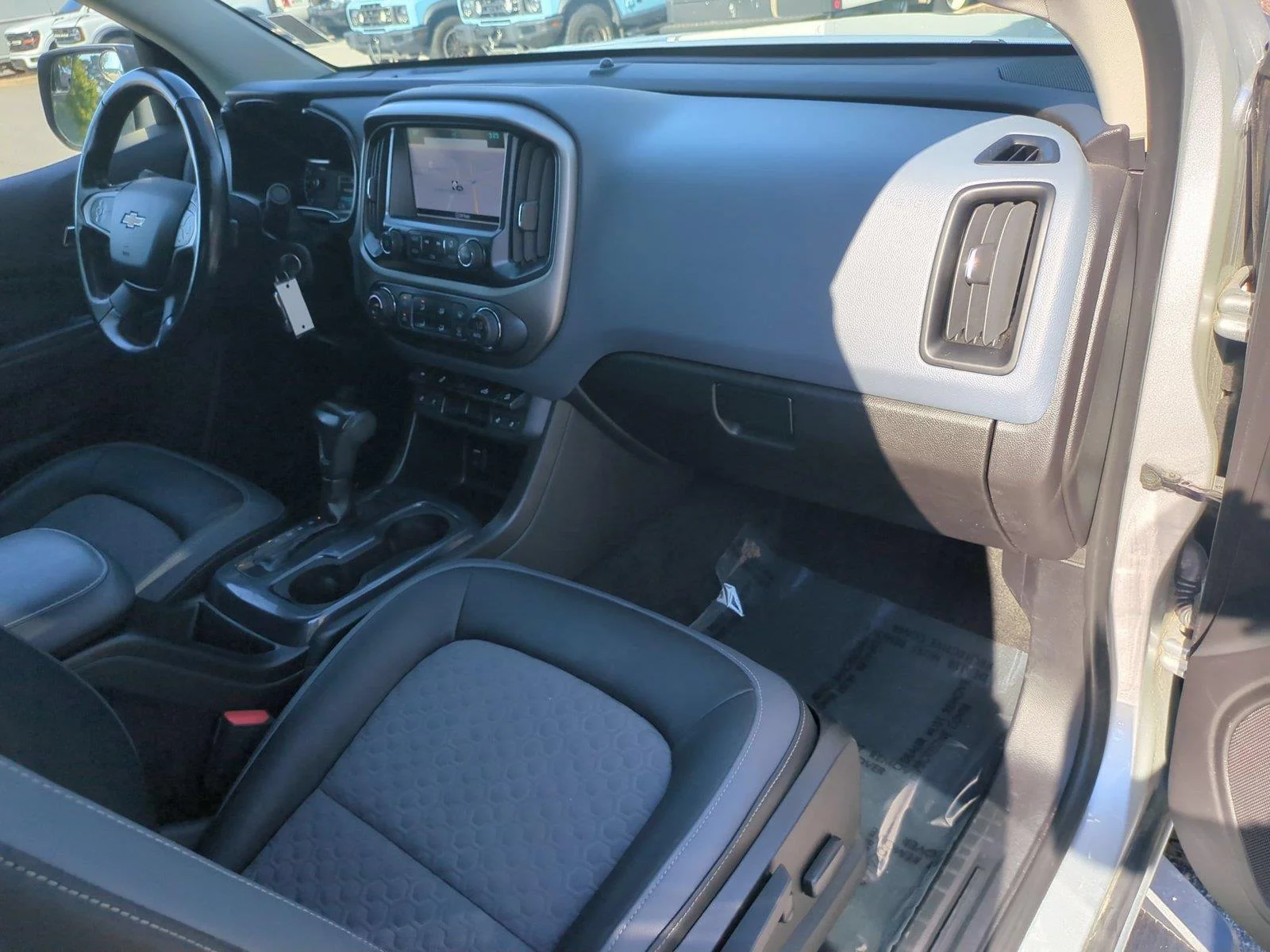 Used 2017 Summit White Chevrolet 4WD Z71 image 33