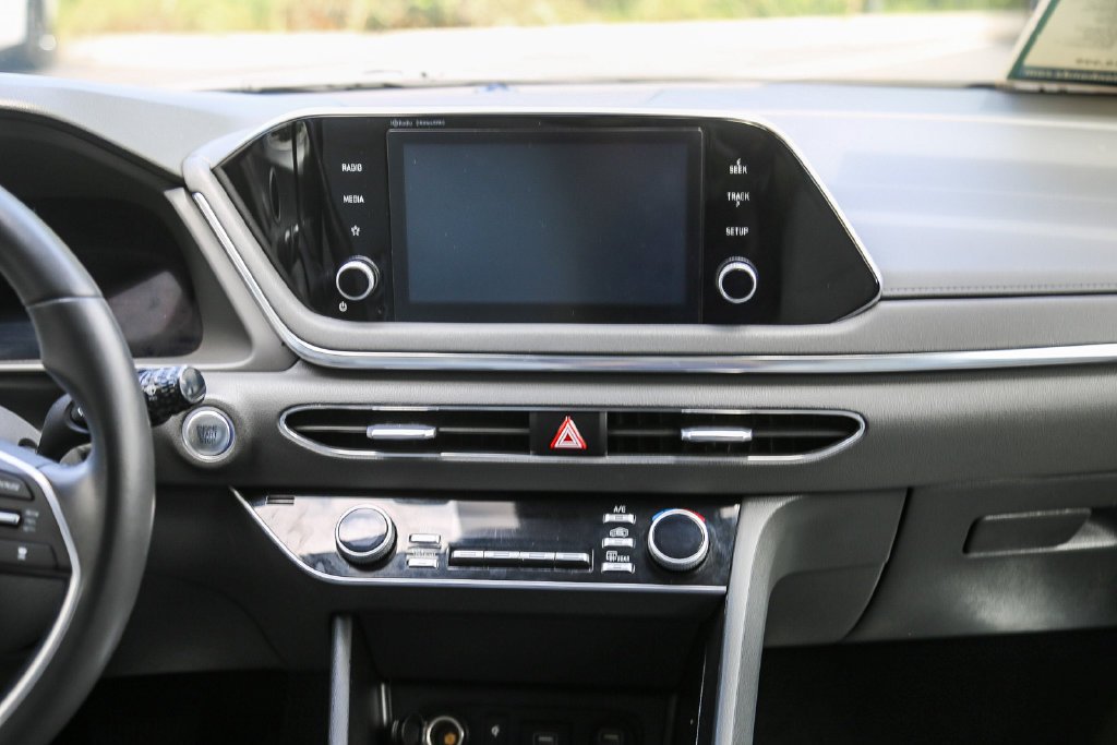 Used 2020 Gray Hyundai SEL image 12