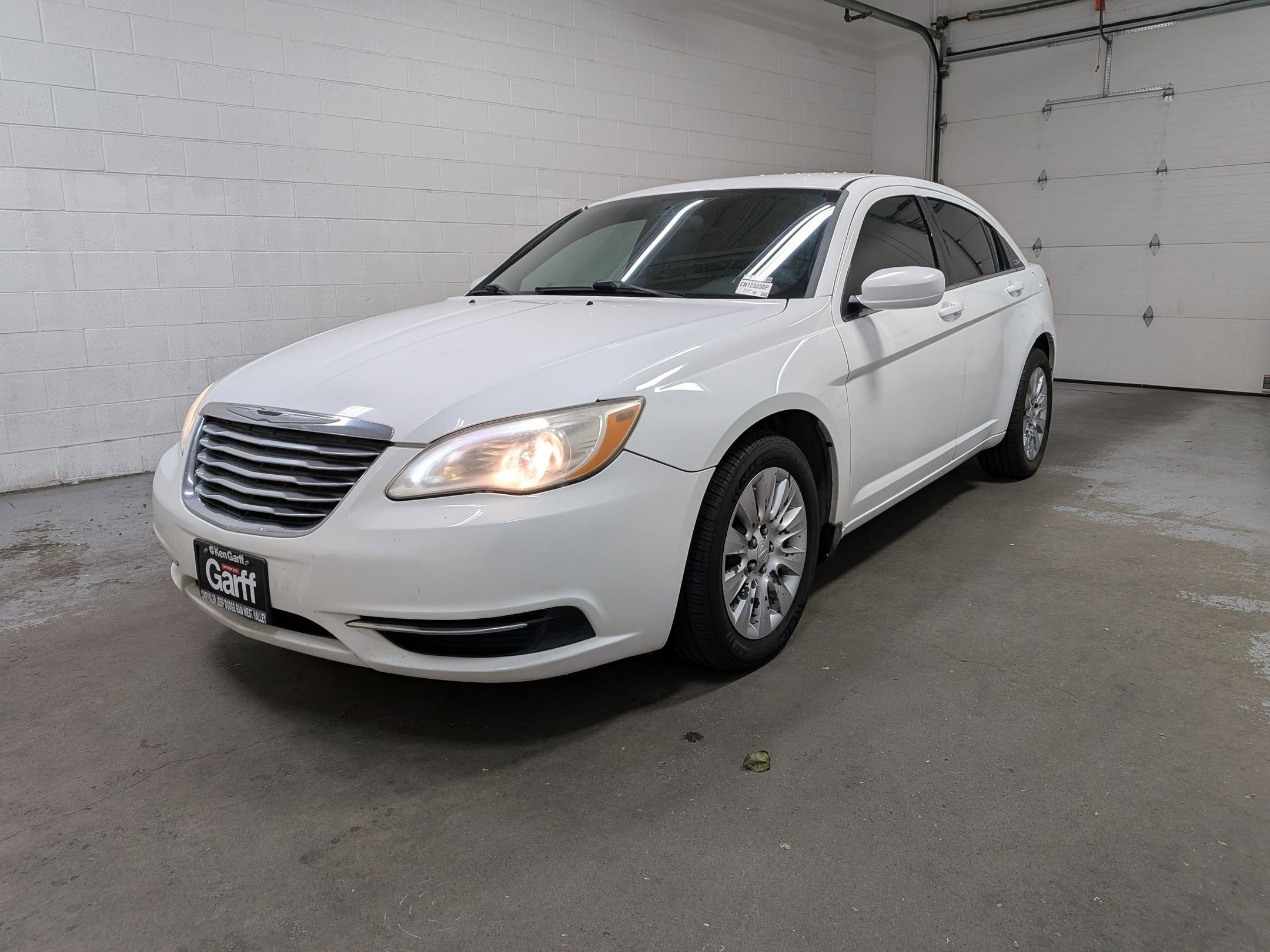 Used 2014 Bright White Clearcoat Chrysler LX image 9