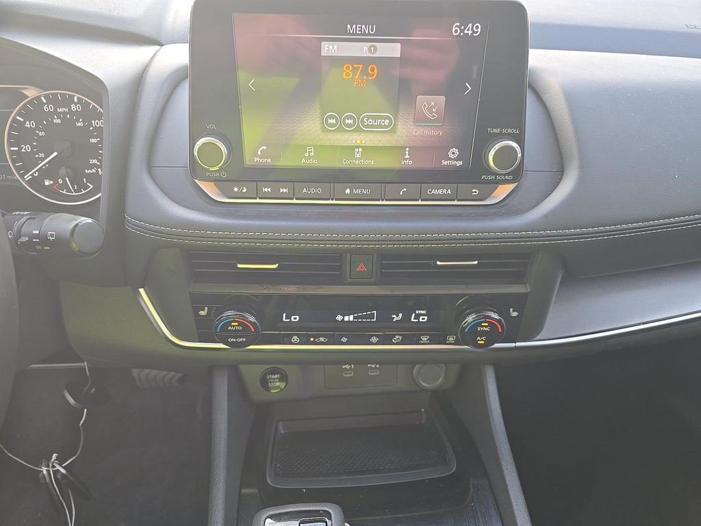 Used 2025 Gray Nissan SV image 5