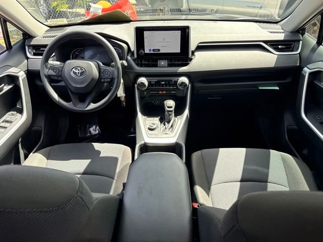 2025 Toyota RAV4 LE - Photo 22