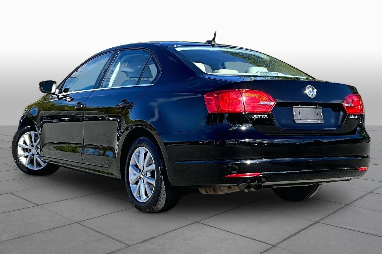 Used 2013 Black Volkswagen SE w/Convenience image 11