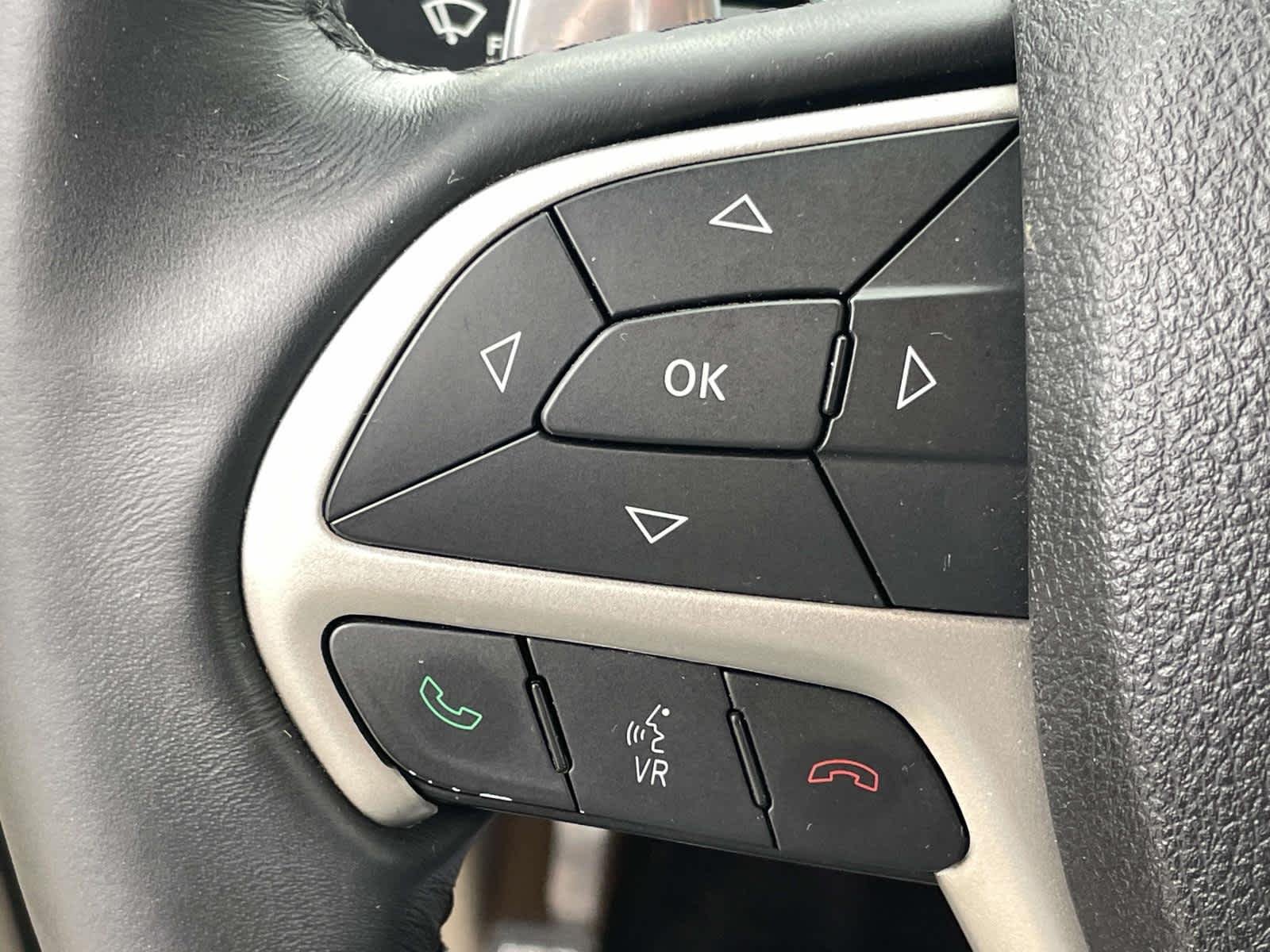Used 2014 Cashmere Pearlcoat Jeep Laredo image 34