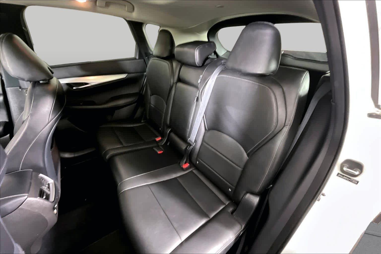 Used 2020 Majestic White INFINITI LUXE image 18