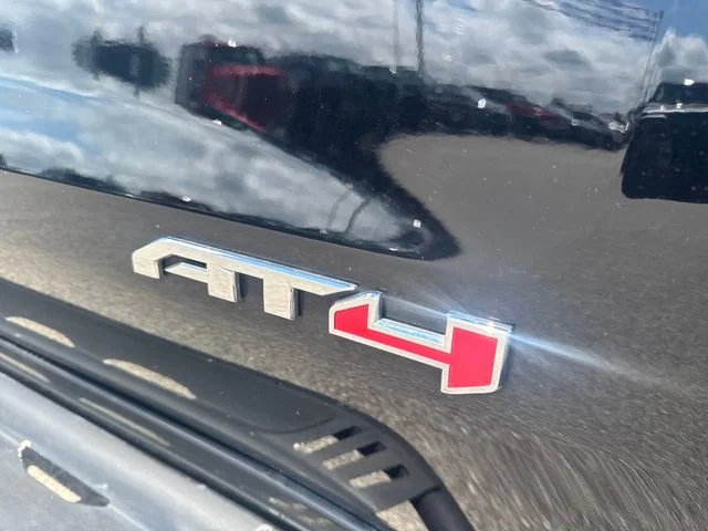 Used 2023  GMC AT4 image 5