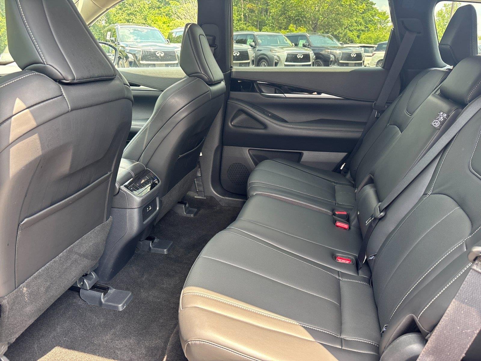 Used 2025 Mineral Black INFINITI PURE image 32