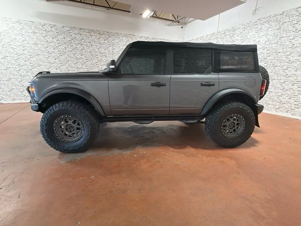 Used 2021 Carbonized Gray Metallic Ford Badlands image 4