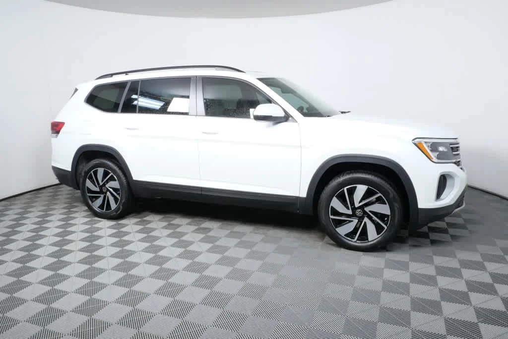 New 2026 Opal White Pearl Volkswagen 2.0T SE w/Technology image 2